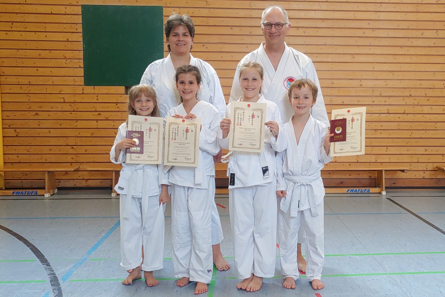 Erfolgreiche Prüfung im Dojo Mannheim Wir gratulieren allen Prüflingen der TSV Karateabteilung zur heute bestandenen Prüfung. Alle haben ihr bestes gegeben, weiter so: Karate-Do ist ein lebenslanger Weg. Herzliche Glückwünsche vom Prüferteam.